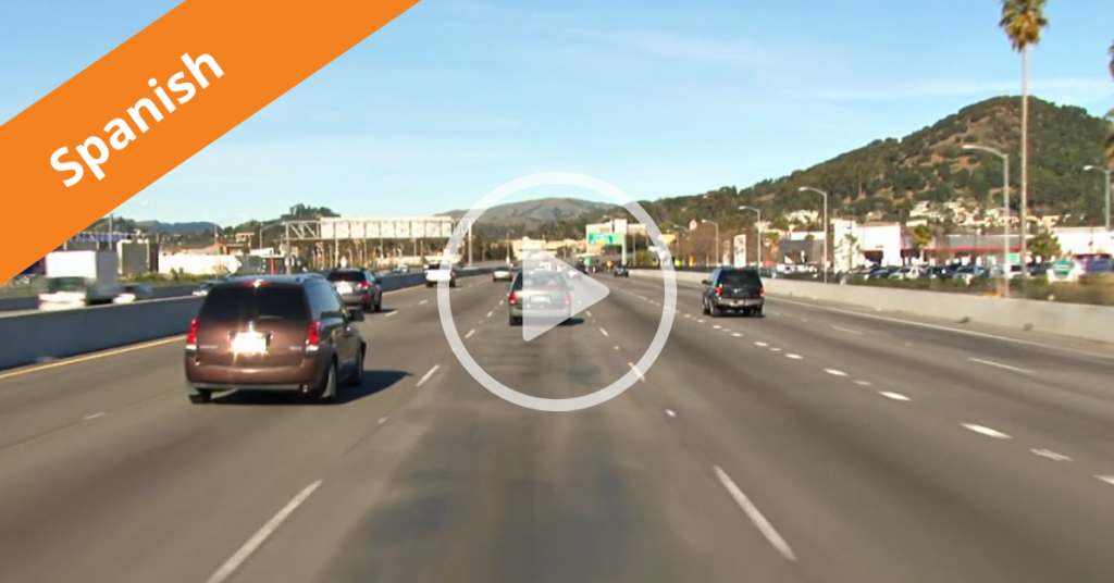 driver safety video, scanning the road spanish